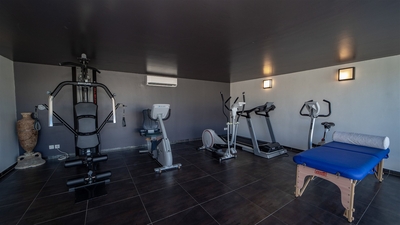 Fitness Room: Fully equipped fitness room, air-conditioning. 