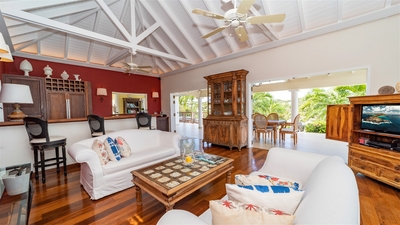 Living Area: Great room with large HD-TV. Outside lounge on the covered terrace. Ocean vie