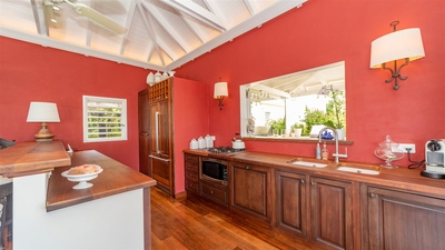 Kitchen & Dining Area: Fully equipped kitchen with electric oven, gas stove, dishwasher, fridge and 