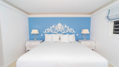 Bedroom 3: On the lower level of the property. King size bed, air conditioning, HD-TV, ceiling fan, 