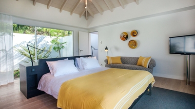 Bedroom 3: UPPER LEVEL: Opulent yellow master bedroom with King bed, Air-conditioning, HDTV, Ca