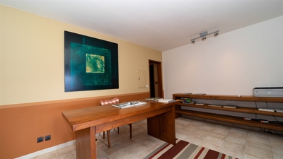 Office: On the main level, nex to bedroom 1. Air conditioning, desk with secretary and chair. 