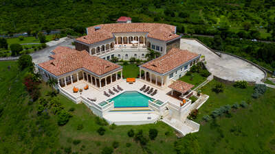 Luxury Villa Photo #30