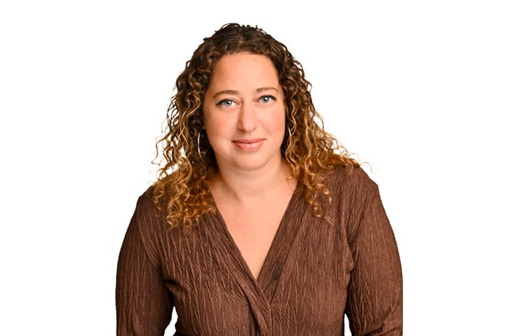 Amanda Singer, Senior Villa Specialist